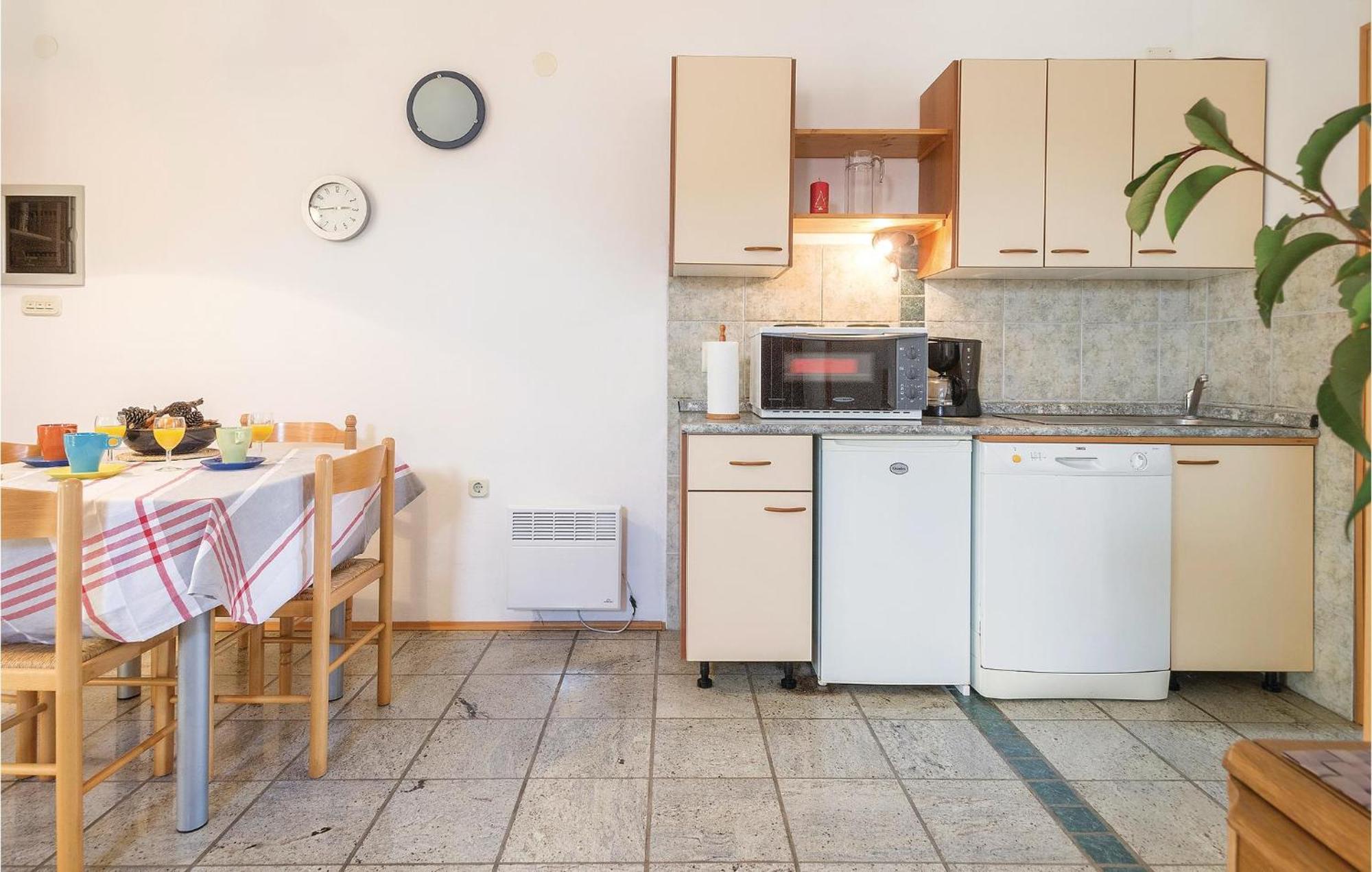 Lovely Apartment In Fazana With House Sea View Exterior foto